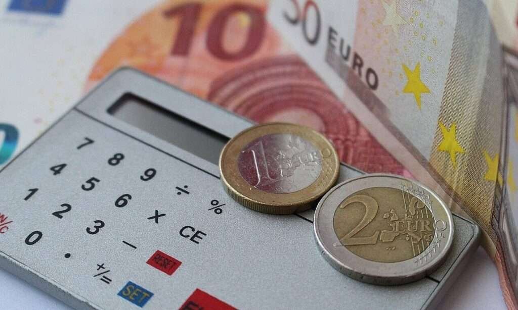 Επίδομα άδειας: Πώς υπολογίζεται και πότε χορηγείται
